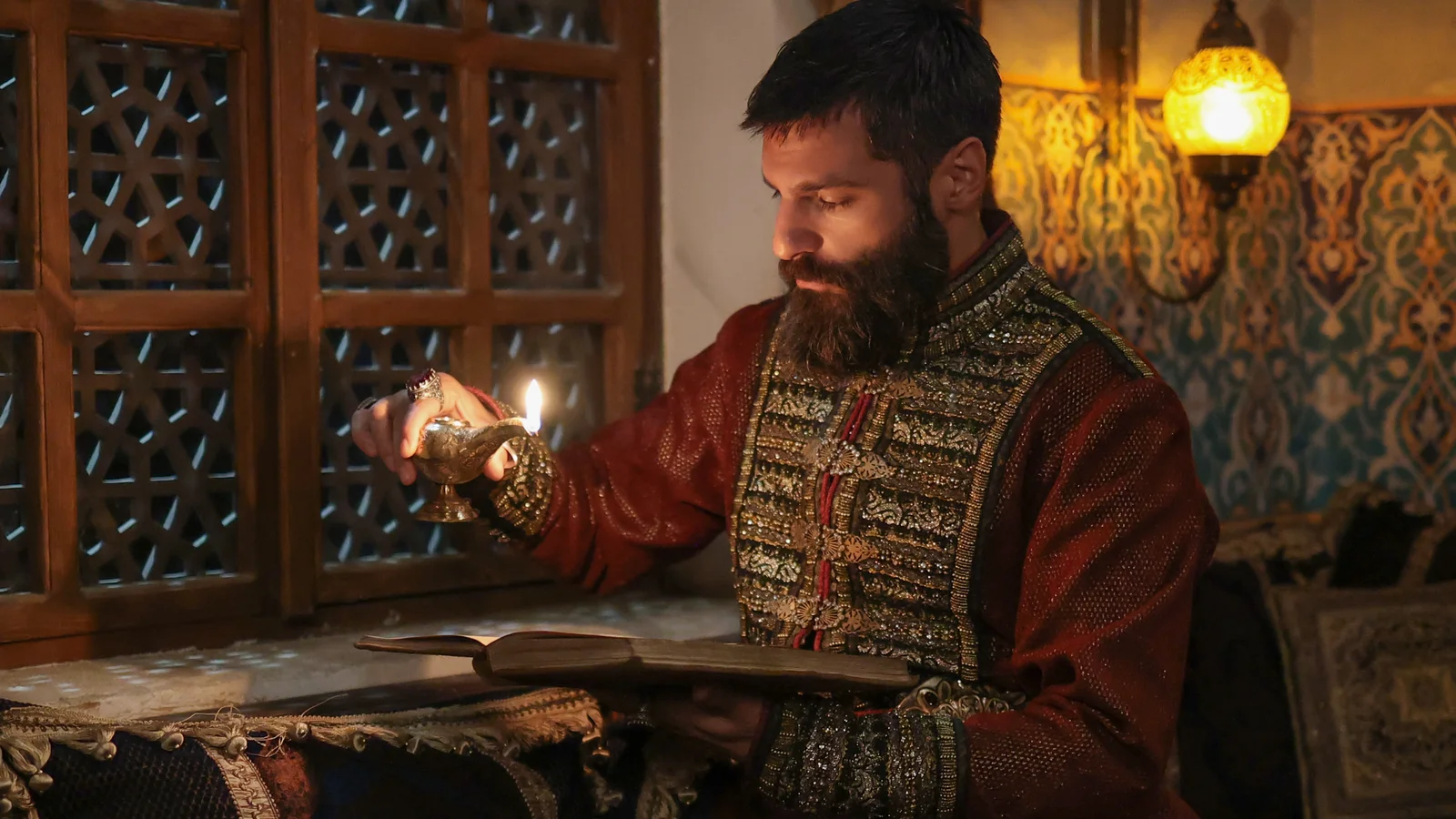 A candlelit scene from Mehmed Fetihler Sultani Season 4, photographed by TRT
